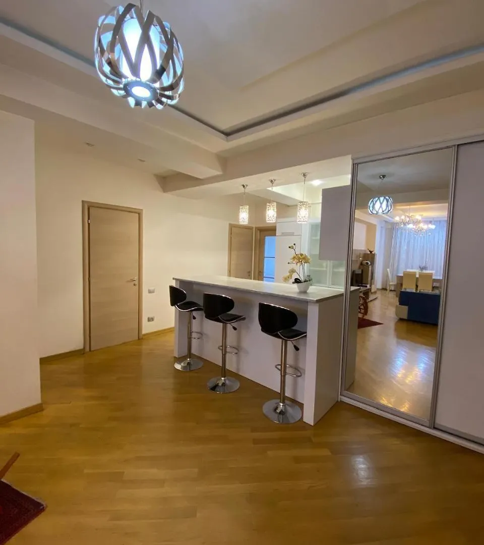 Modern Apartment, Free Parking, Home Office Baku